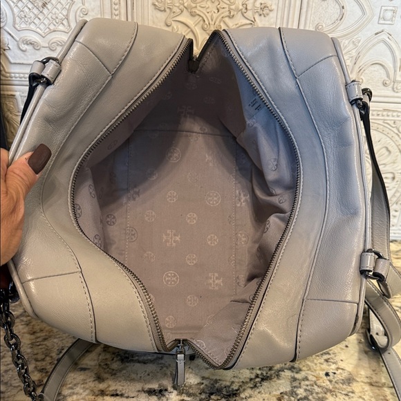 Tory Burch Light Gray Quilted Crossbody Bag Like New - Picture 10 of 15